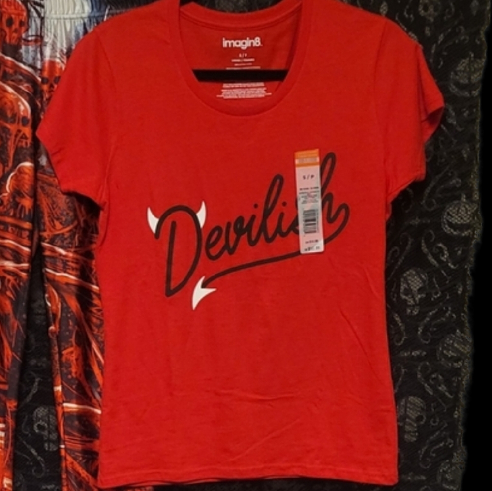 Imagin8 red devil horns & tail Devilish graphics Halloween t shirt S NWT - Picture 10 of 16